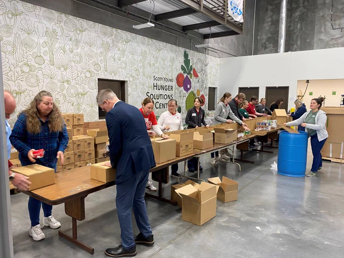 CAS volunteers at Food Bank of Lincoln