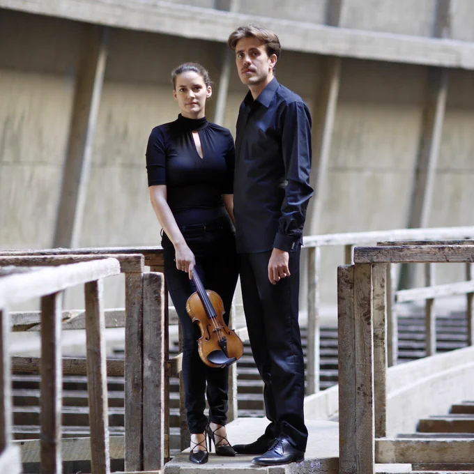 Musicians Duo Kende De Maeyer stand together outdoors