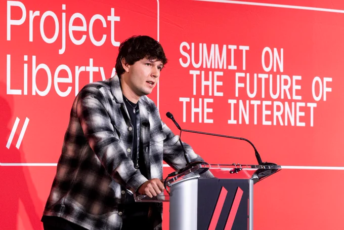 TikTok influencer Zach Justice roasts “influencers” at The Onion dinner. 