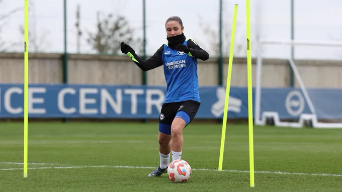 Bruna Vilamala with the ball at her feet in training wearing the blue and black training kit.