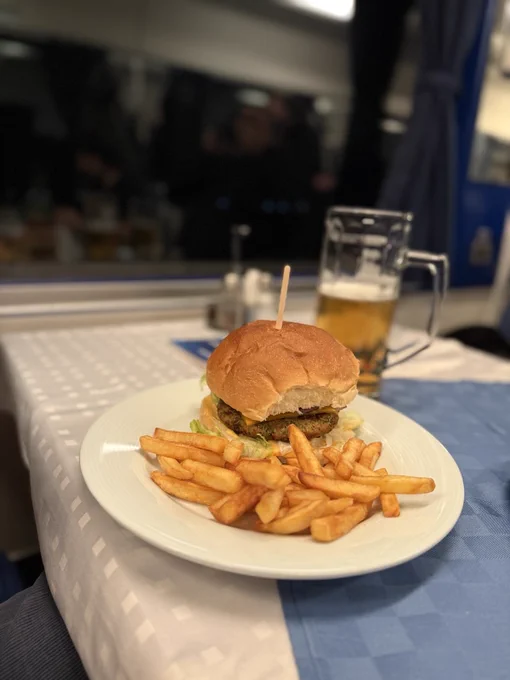 Burger and beer in the hungarian DiningCar 