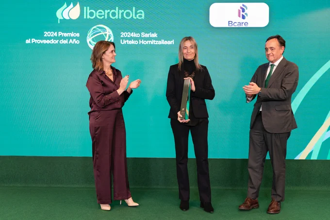 Soraya Romo Diez, directora general de Bcare, agradeció la confianza de Iberdrola Redes Eléctricas Inteligentes en la empresa “desde el primer día”, y quiso destacar que el esfuerzo y dedicación de su equipo, “un pequeño grupo de hombres y mujeres que tiene una ilusión apasionante”, han permitido que Bcare obtenga este premio.
