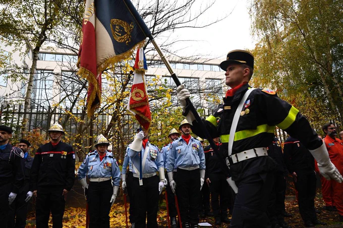 Garde au drapeau lors de la cérémonie