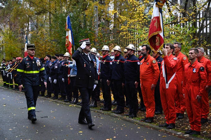 Revue des troupes par le directeur général