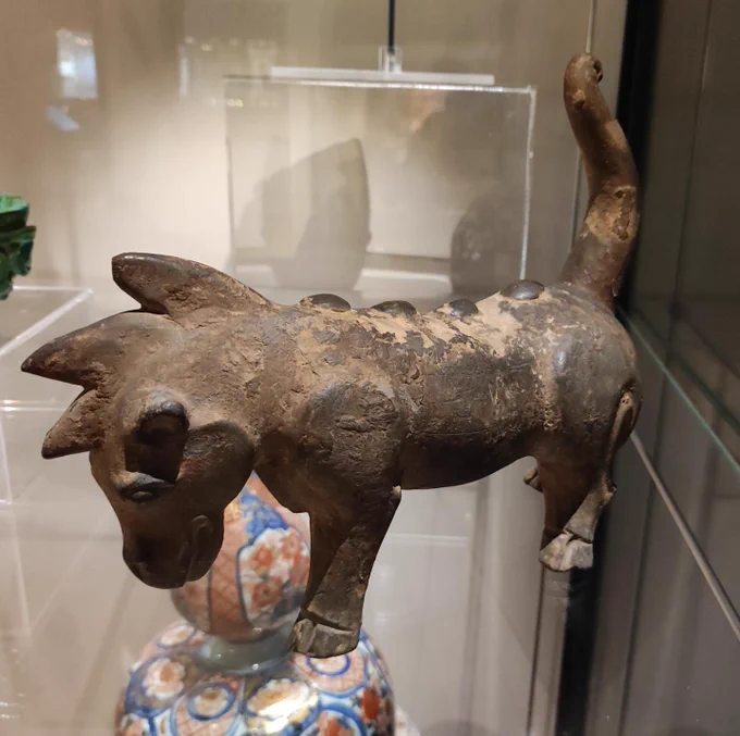A bronze sculpture on a glass shelf. DUROM.1992.90