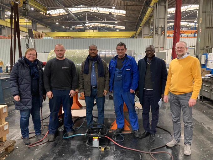 Matthias Gnilke, and the Guinean Ambassador, Aliou Barry, together with colleagues from the TAKRAF Product & Service Center in Lauchhammer, Germany.  