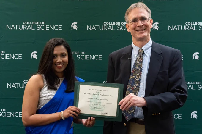 MSU NatSci Dean Eric Hegg (right) presents the excellence in teaching award to Anuki Nethma Wethalawe.