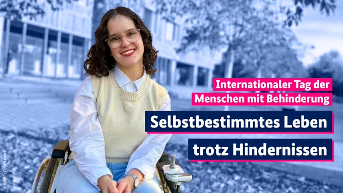 Das Bild zeigt die Studentin Maja Rudina. Die Bildaufschrift lautet: Internationaler Tag der Menschen mit Behinderung. Selbstbestimmtes Leben trotz Hinternissen.