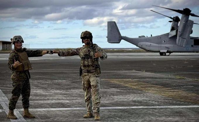 Soldiers with 3-7 FA, @25thDivarty teamed up with @USMC for an epic joint slingload operation
Together, they rigged, inspected & successfully sling-loaded 105 howitzers using Ospreys—something that's only been done a few times before.
