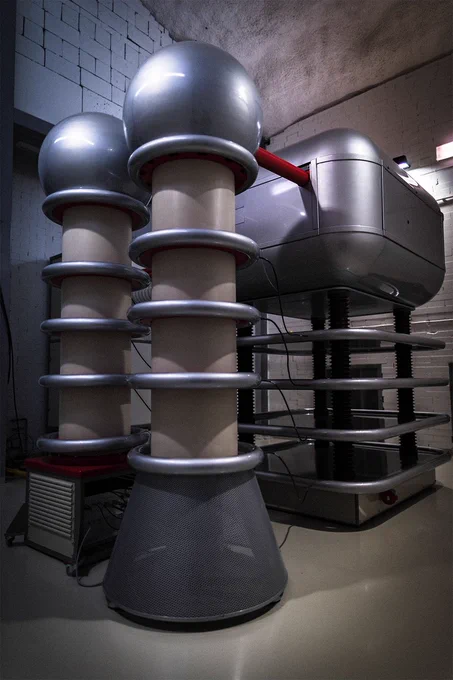 A 500 kV accelerator / ion implanter used in the research – photo credit: Sasha Pirozhenko / Helsinki Accelerator Lab
