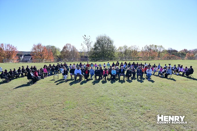 Photo of tree planting attendees