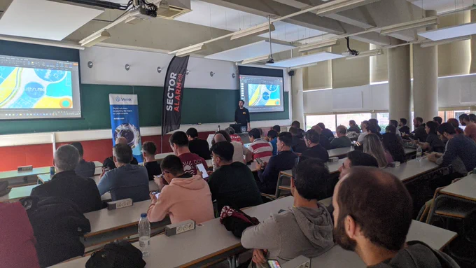 Aula con la charla Forget your passwords - A new begining

