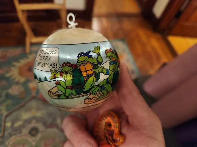 "Hey Dudes MERRY CHRISTMAS" teenage mutant ninja turtles ornament circa 1992 (?)