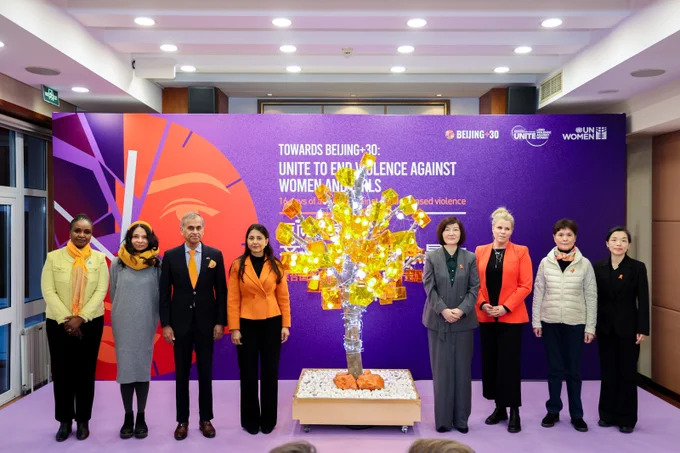 From left to right: Amakobe Sande, UNICEF China Representative, Adriani Wahjanto, Deputy Representative of UNHCR in China, Siddharth Chatterjee, Resident Coordinator of the United Nations, Smriti Aryal, Country Representative of UN Women in China, H.E. Mme. Na Yanfang, Member of the Secretariat of All-China Women’s Federation, Ms. Inga Petursdottir, Deputy Head of Mission (DHoM) of the Embassy of Iceland, Ms. Xu Weihua, public interest lawyer and participant of the 1995 World Conference on Women, and Deputy Director-General Mme. Zhao Ming, Legal Department of All-China Women’s Federation