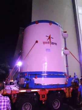 Proba-3 nel container da trasporto su camion.