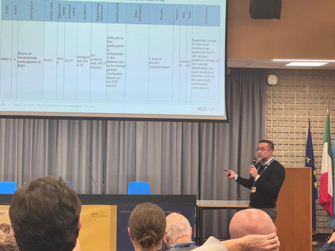 El vicerrector Manuel Ródenas durante su intervención en EUT  Annual Review, que se está celebrando esta semana en la Universidad UNICAS, en Italia.