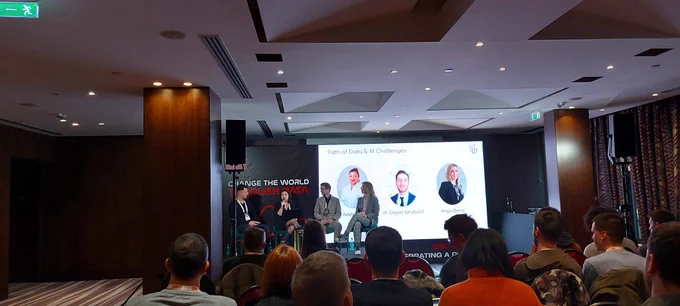 Research scientist Marko Njegomir at the Data Science Conference in Belgrade listening to the panel with Dejan Grubisic from Meta Facebook, Anja Beric, Ivana Šešić, moderated by Boban Poznanović about AI.