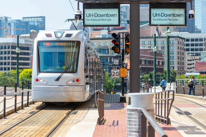  METRO is offering modified service on the METRORail Red, Green & Purple Lines. Two-way bus shuttle service will run every 10 minutes in the affected areas. Modified service will end on Dec. 8.