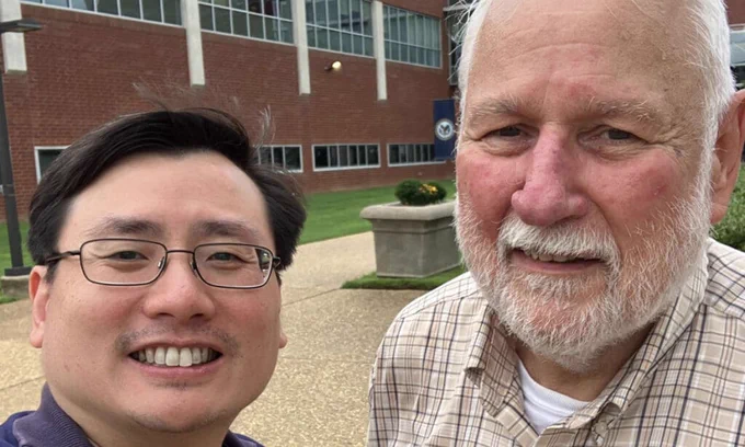 Two men smile as they take a selfie together. Woon Chow, Ph.D., M.D., stands on the left, both dressed in professional attire, capturing a joyful moment in celebration of a new scholarship honoring Dr. Chow’s mentor.
