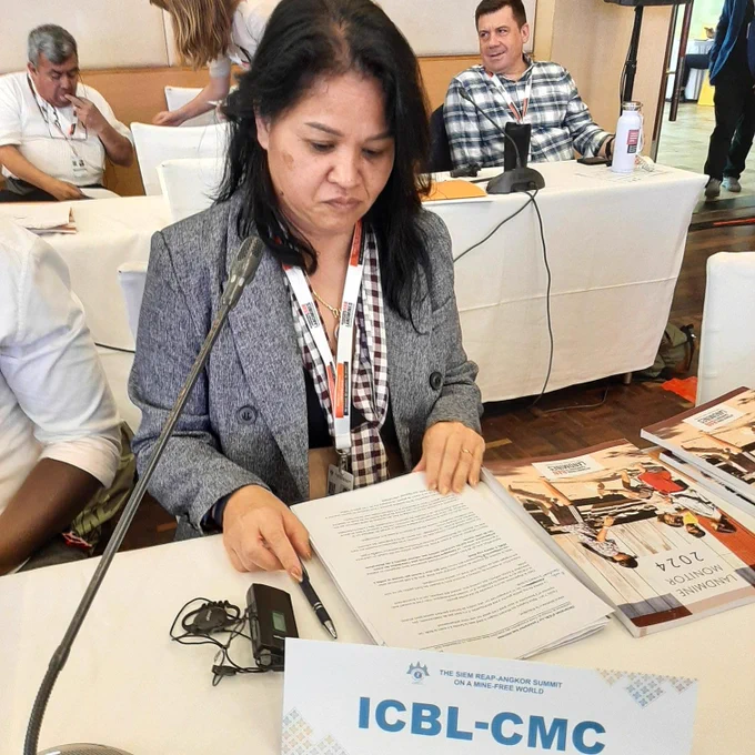 Emilie delivering a statement on behalf of ICBL-CMC in the plenary of the conference. (c)HI