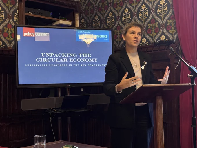 Mary Creagh MP speaks to the audience. 