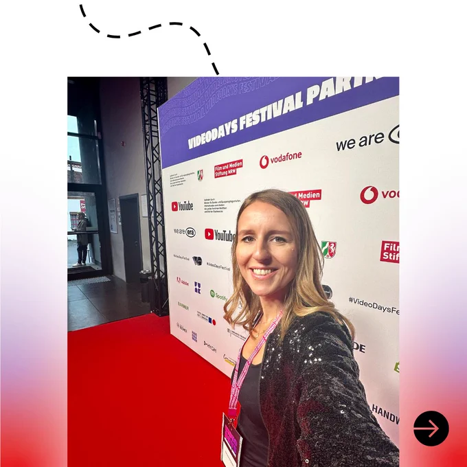 eine Frau, die ein Selfie macht