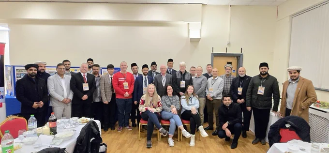 A group of with local councillors, various dignitaries and local members of the community. 