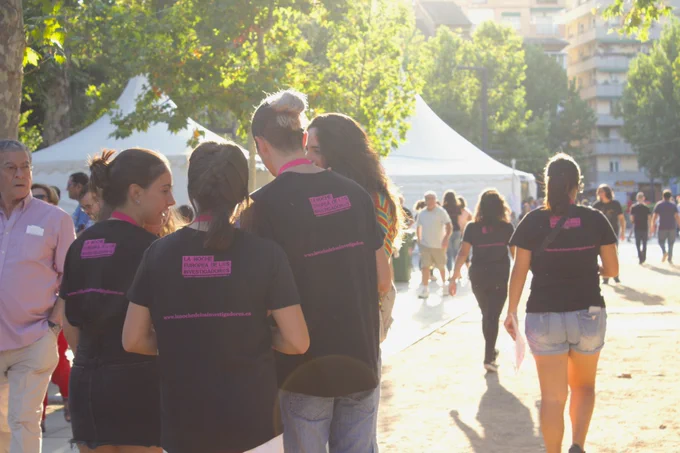 Grupo de voluntariado en el desarrollo de La Noche Europea de los Investigadores en Granada
