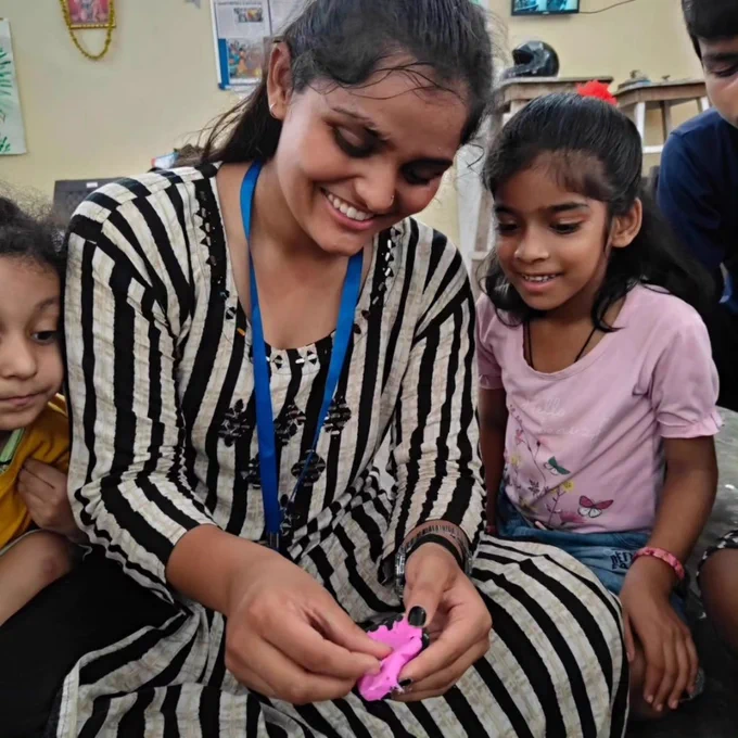 Umeed volunteers are teaching the children how to design with clay, guiding them in their artistic journey. The children are learning beautiful design and craft with dedication.
 They create captivating and attractive designs showcasing their creativity and skill.
 Each piece they make is a testament to their hard work and artistic talent, reflecting the dedication and passion they bring to their craft.
 #umeedvolunteers #ashraya #childrenrights #education #umeedngo #umeedsocial #agentsofhope
