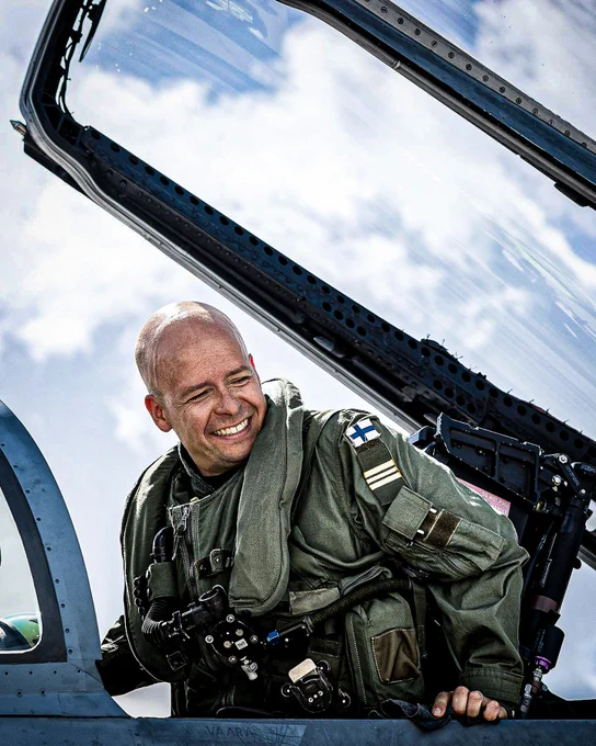 A Finnish fighter jet pilot in the cockpit. Photo by: Puolustusvoimat - Försvarsmakten