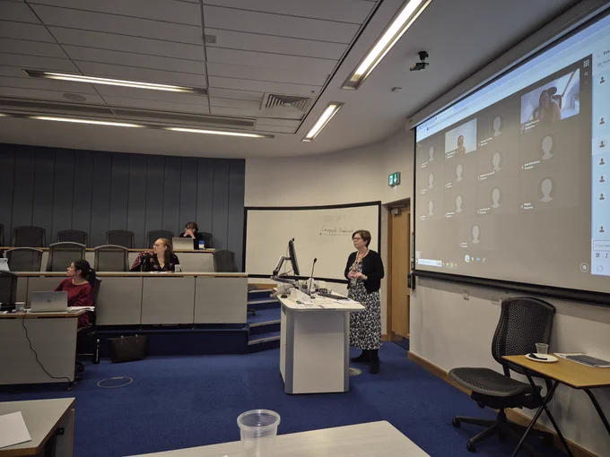 Lis Griffiths talking to audience in room and online