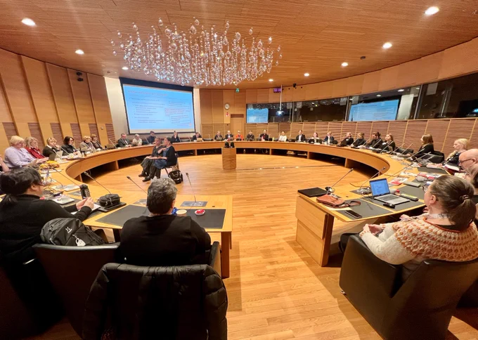 Ihmisoikeuskeskuksen ihmisoikeusvaltuuskunta koolla Pikkuparlamentissa vuoden 2024 viimeisessä kokouksessa.