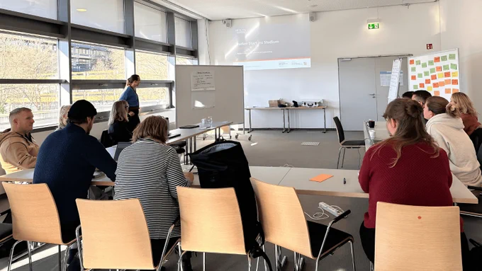 Teilnehmerinnen und Teilnehmer des Workshops