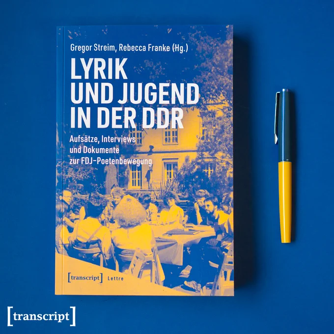 Das Buch-Cover von »Lyrik und Jugend in der DDR« auf blauem Hintergrund.
