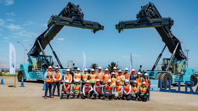 Puerto Angamos in Chile has enhanced its sustainability with two Konecranes reachstackers, reducing fuel use and CO₂ emissions through Flow Drive technology.
