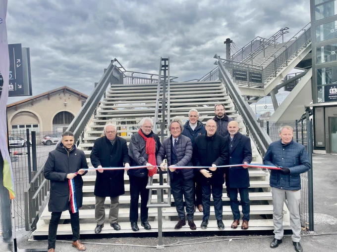 Geste inaugural de la passerelle de la gare de Sète