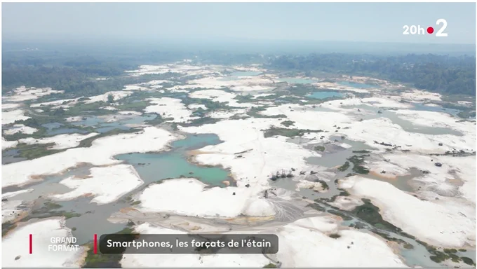 Une vue aérienne de l'ile Bangka : les zone d'extraction ont remplacé les forêts