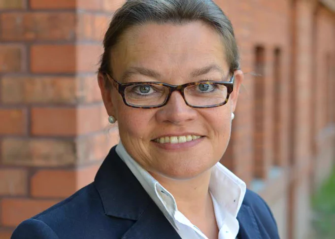 Porträt von Dr. Andrea Lambeck, Geschäftsführerin des BerufsVerbandes Oecotrophologie e.V. (VDOE)
Copyright: Wiebke Kottenkamp