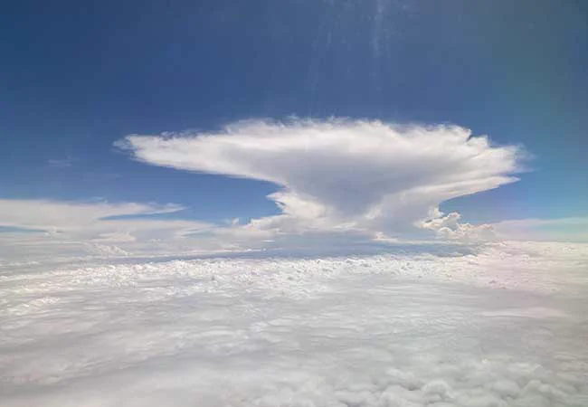  Wolke über dem Amazonas-Gebiet, aufgenommen bei einem Forschungsflug. Foto: Philip Holzbeck, MPI für Chemie