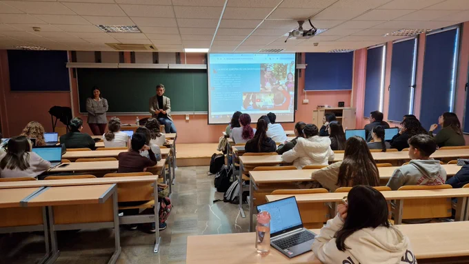Sesión de presentación de la UCC i en la Facultad de Ciencias de la UGR