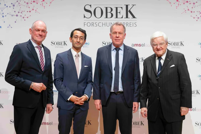 Image:  Ministerial Director Dr. Hans J. Reiter, Dr. med. Ali Maisam Afzali, Prof. Dr. med. Jens Kuhle and Prof. Dr. med. Klaus V. Toyka, Chairman of the Scientific Advisory Board of the Sobek Foundation.