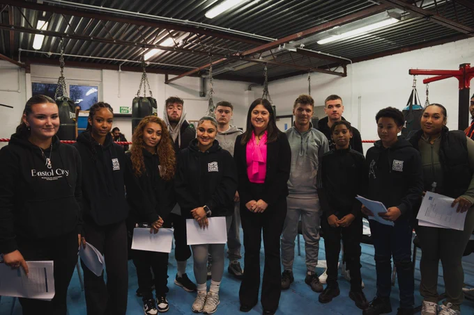 Lisa Nandy stands in a group photo with young people at a boxing gym