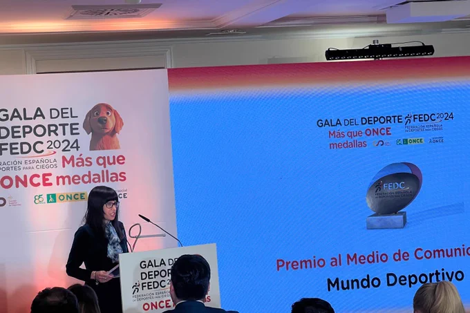 Marta Pérez en el atril de la Gala de la FEDC