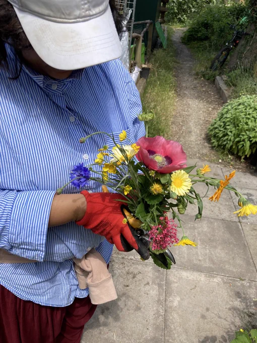 MindFood participant holding a bunch of flowers