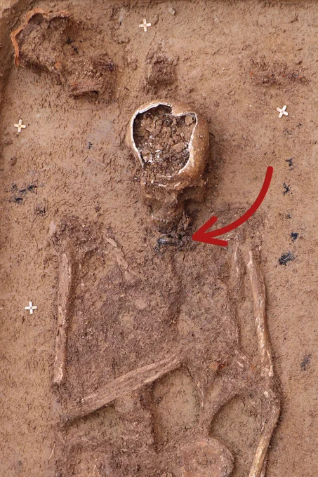 The amulet was discovered in Frankfurt-Praunheim in 2017 and dated to 230–270 AD. After its restoration at the Archaeological Museum Frankfurt, initial X-ray scans in 2020 revealed that the silver amulet contained an inscription. Photo: Denkmalamt Frankfurt / Michael Obst
