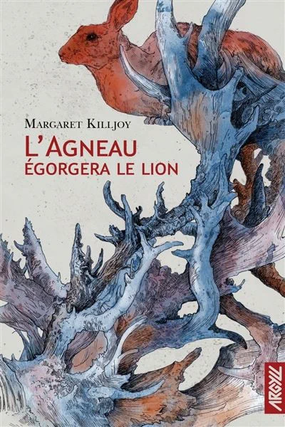 Couverture de L'Agneau égorgera le lient. On y voit un cerf rouge sang caché derrière des bois d'un cerf démoniaque