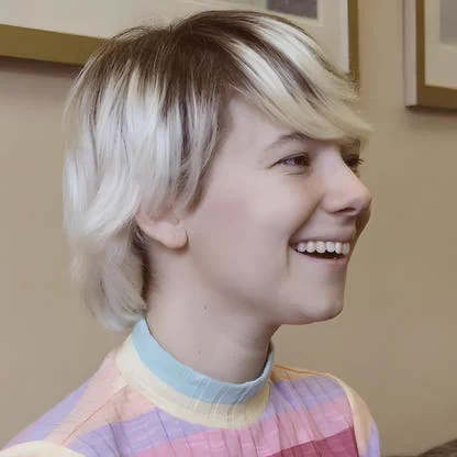 Headshot of Zoë Bentley