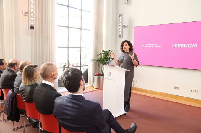 María José Muñoz presentando las actividades de la Cátedra para 2025 y su nueva marca
