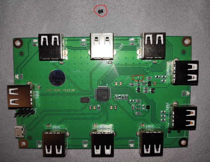 Mister Pi USB hub, circled broken part