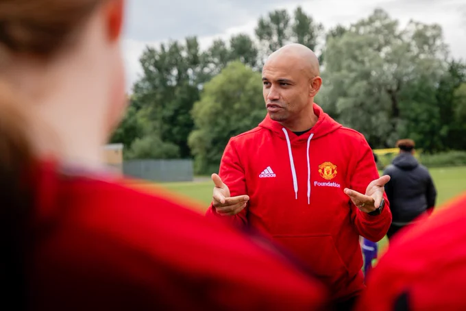 Danny Webber speaks with young people at a Foundation project.